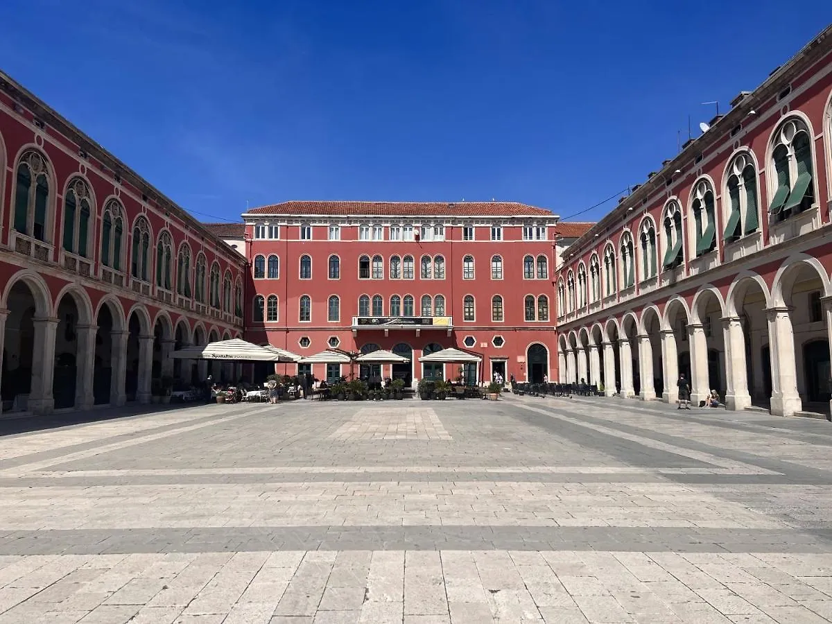 On The Square Suites Split Appartement