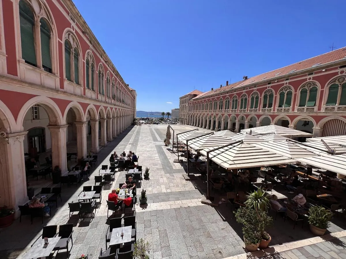 Appartement On The Square Suites Split