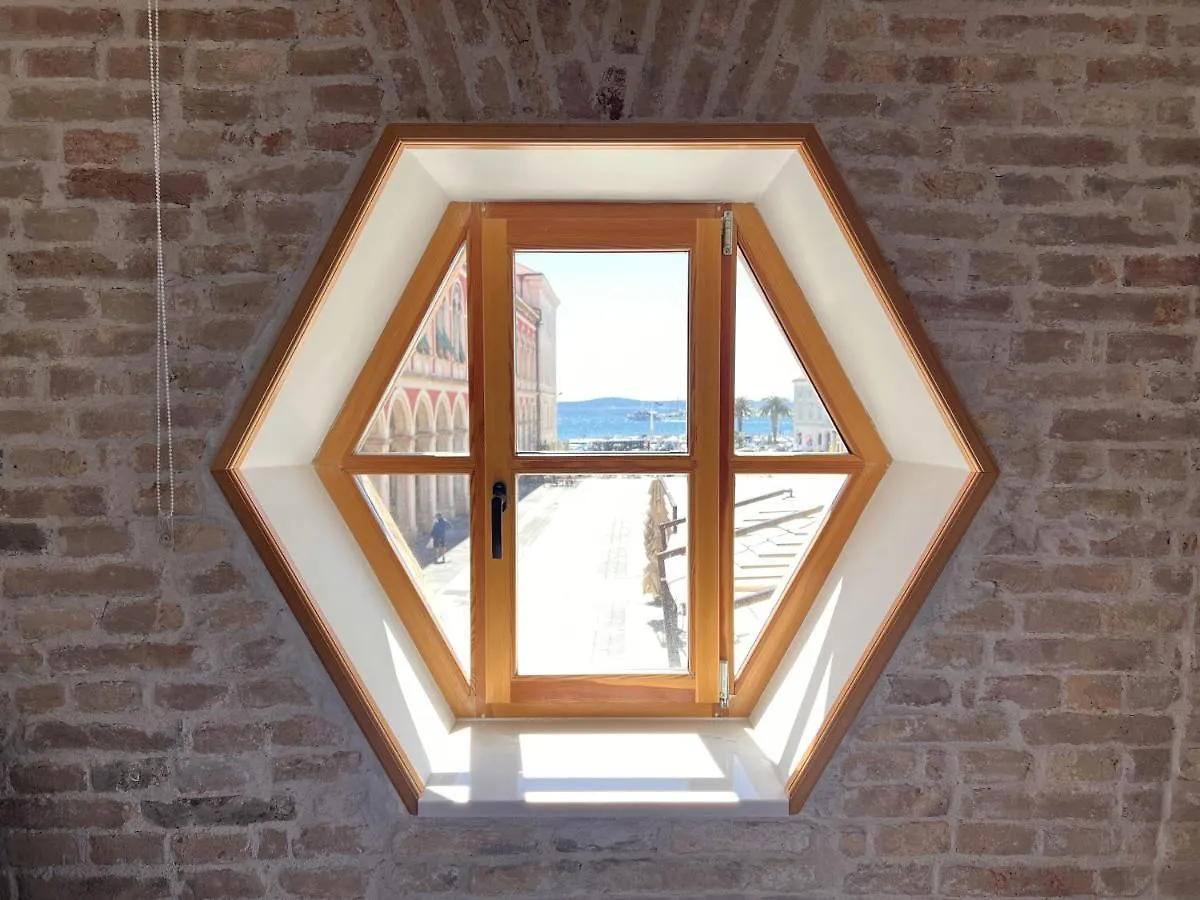On The Square Suites Split Appartement