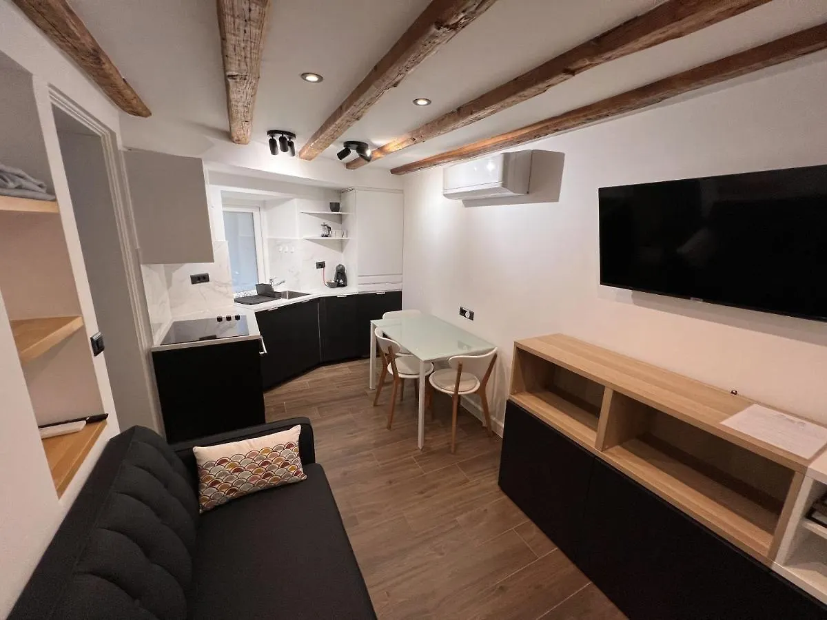 On The Square Suites Split
