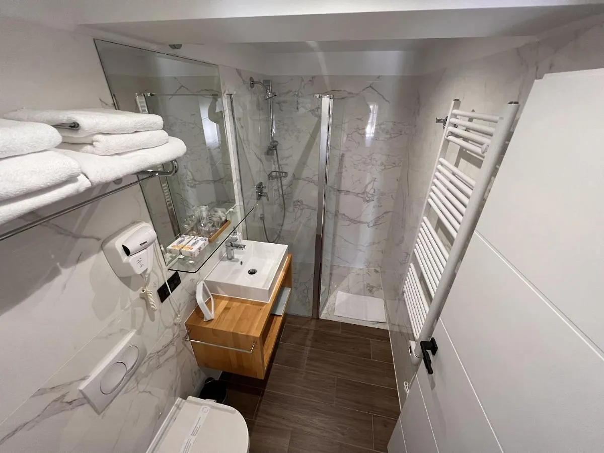 On The Square Suites Split Apartment