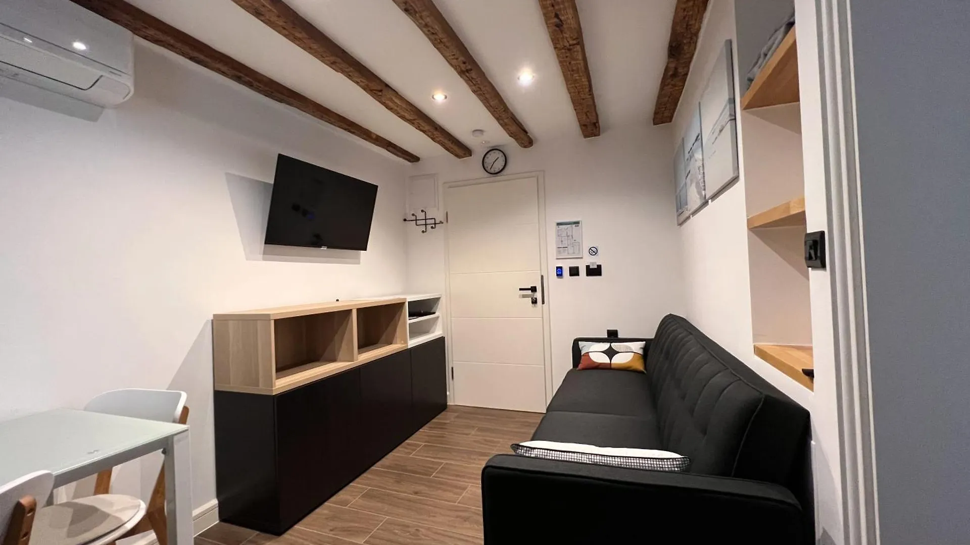 Apartment On The Square Suites Split